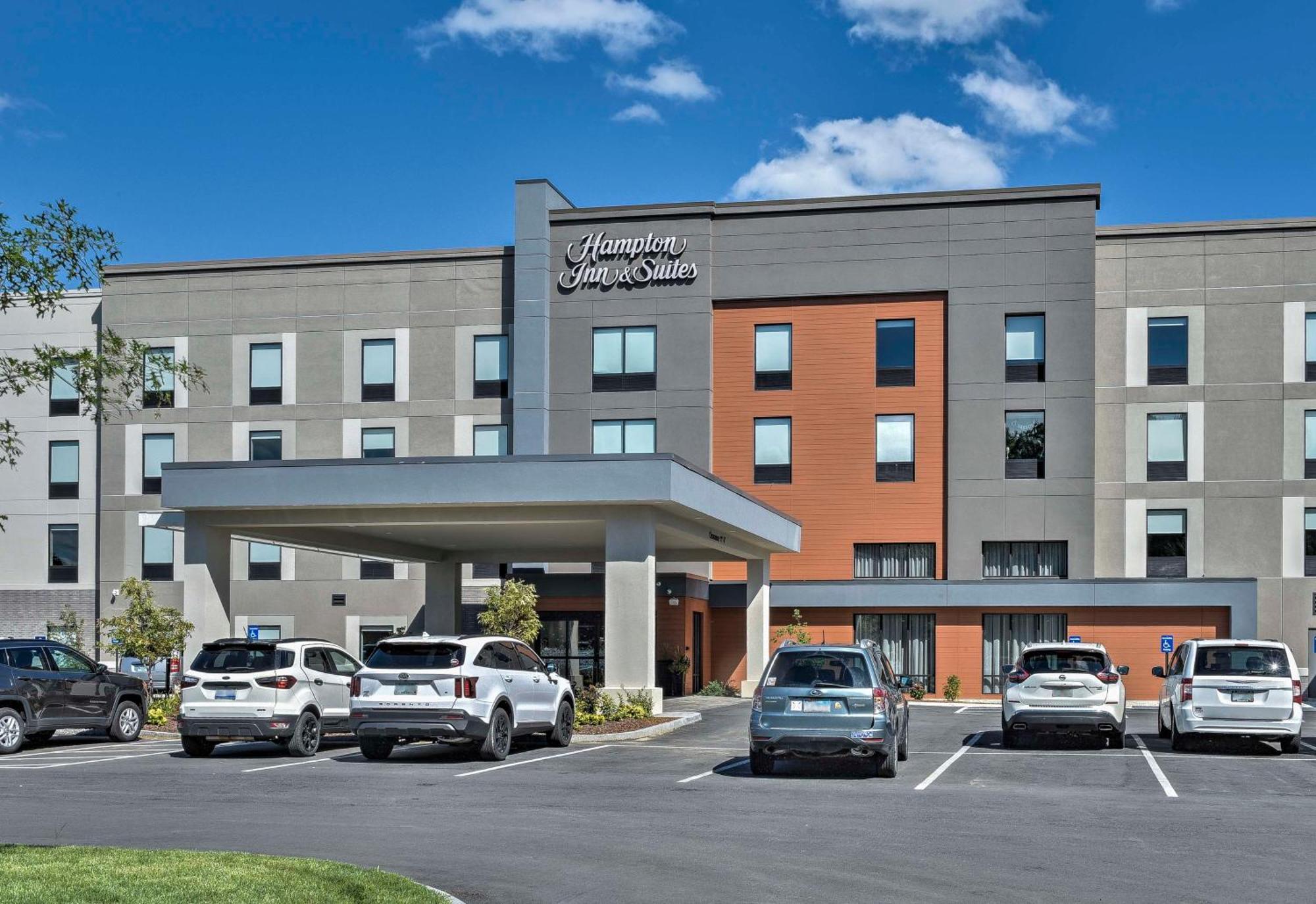 Hampton Inn & Suites Keene Exterior photo